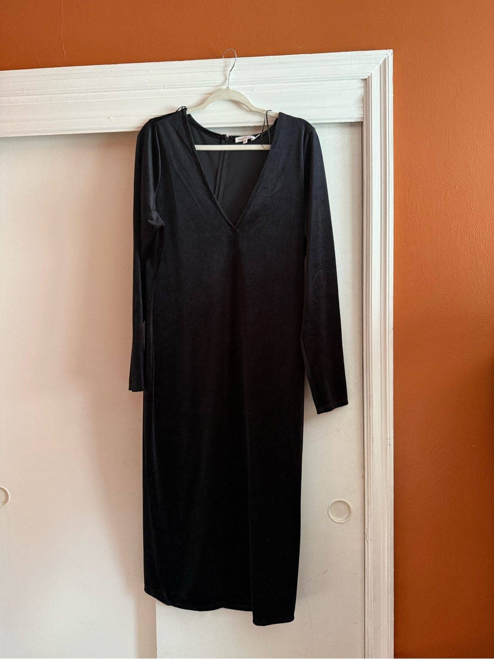 Good American Black Long-Sleeve Velvet V-Neck Dress